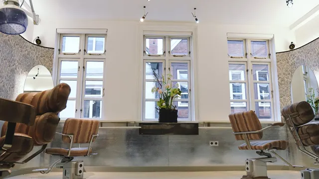 Lichtdurchflutete Stylingplätze an den Altbaufenstern